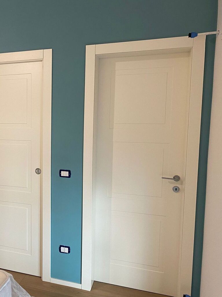 Porta per interni in legno massello bianco